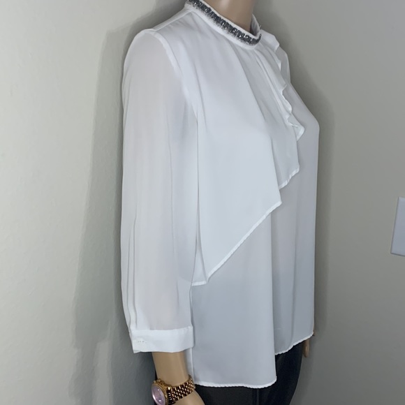 White blouse - Picture 2 of 6